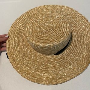 Wide brim straw hat with detachable strap